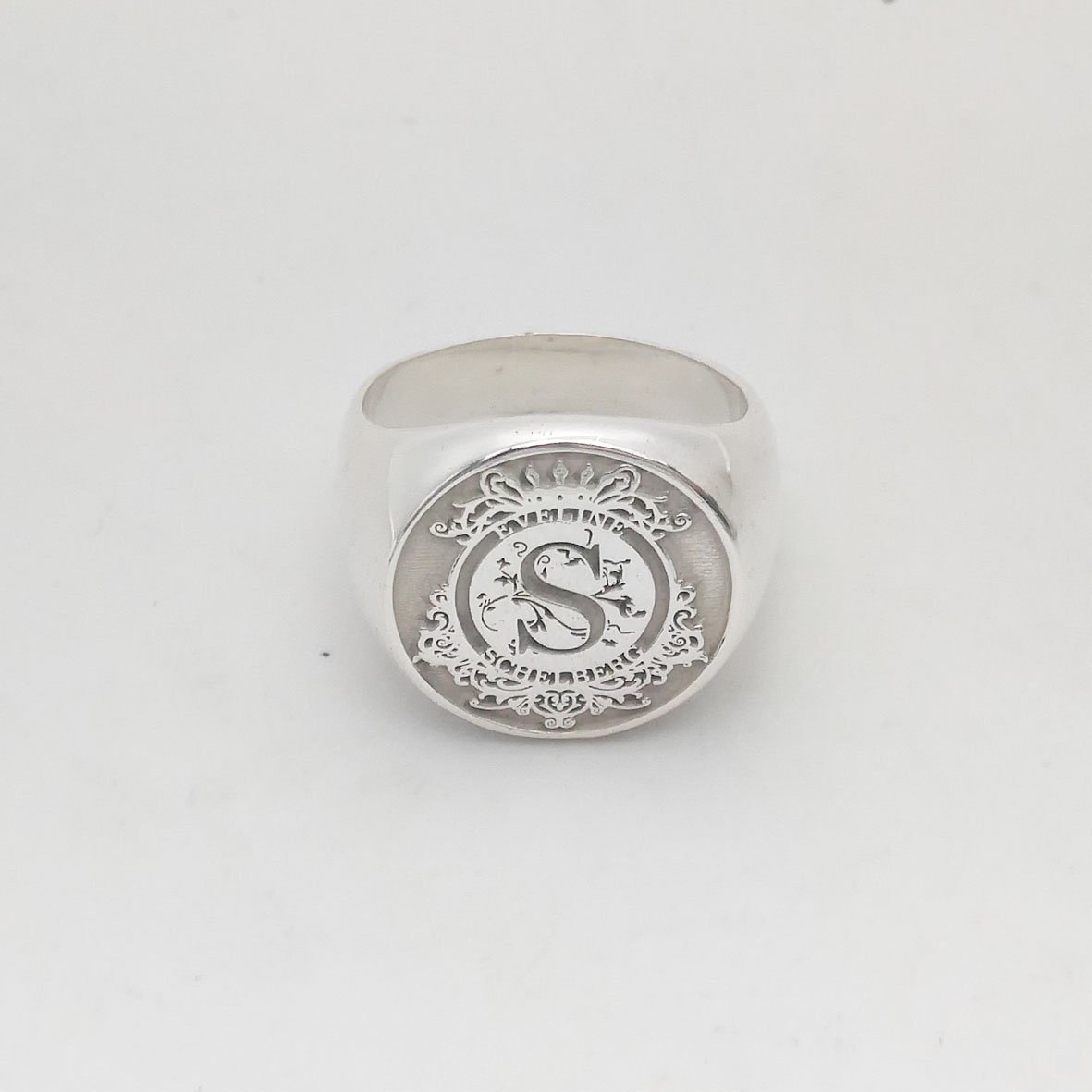 Custom Engraved 17mm Round Top - Mens Signet Ring recension och pris
